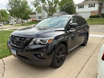 2018 Nissan Pathfinder Midnight edition