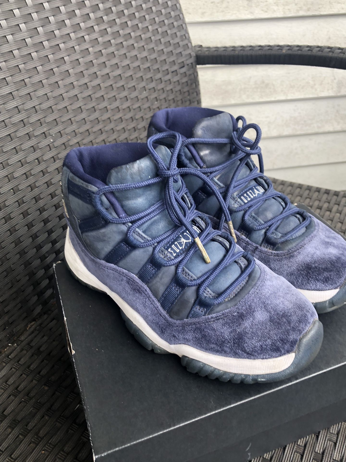 Women's Jordan 11 Retro Midnight Navy Midnight Navy/MTLC Silver