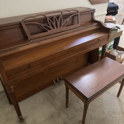 Hallet, Davis & Co Piano 