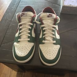 Men’s Nike Dunks Size 10