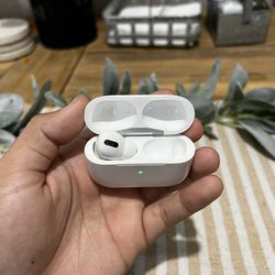 Airpods Pro (Right ear missing)