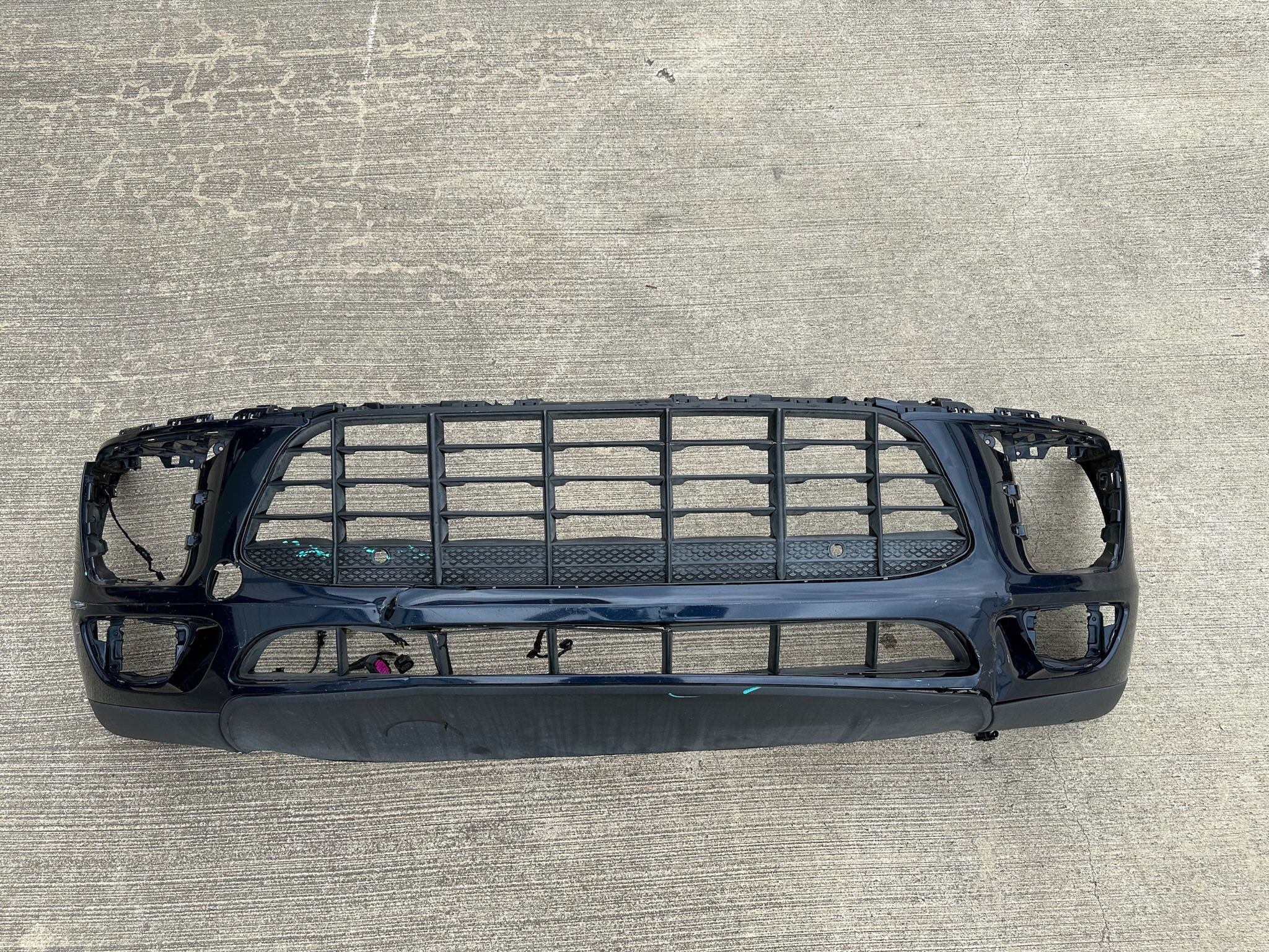 2015-18 PORSCHE MACAN BASE MODEL FRONT BUMPER w/wire harness & upper grill OEM 