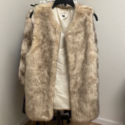 Universal Thread faux fur vest One Size