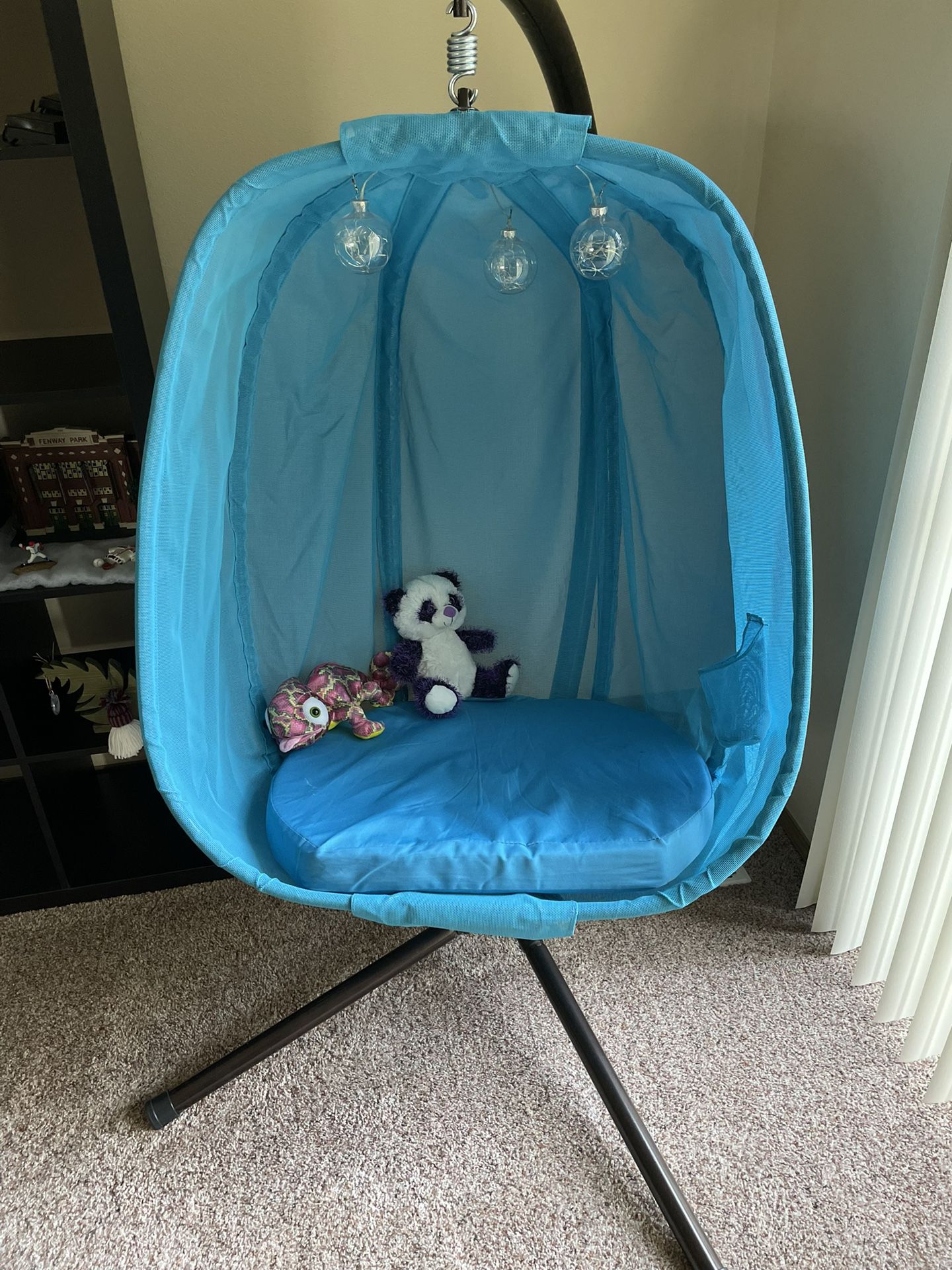 Hanging Egg Chair - with stand. https://offerup.com/redirect/?o=Rmxvd2VyaG91c2UuY29t retail Price $450