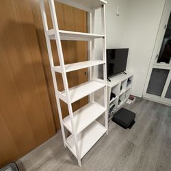 Sturdy Rubber Wood Ladder Bookshelf  