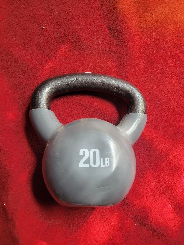 NEW. 20LB  RUBBER COATED KETTLEBELL  STEEL HANDLE 
2 AVAILABLE 
11525 S HALSTED dunkin donuts
  20$  CASH ONLY  AS IS