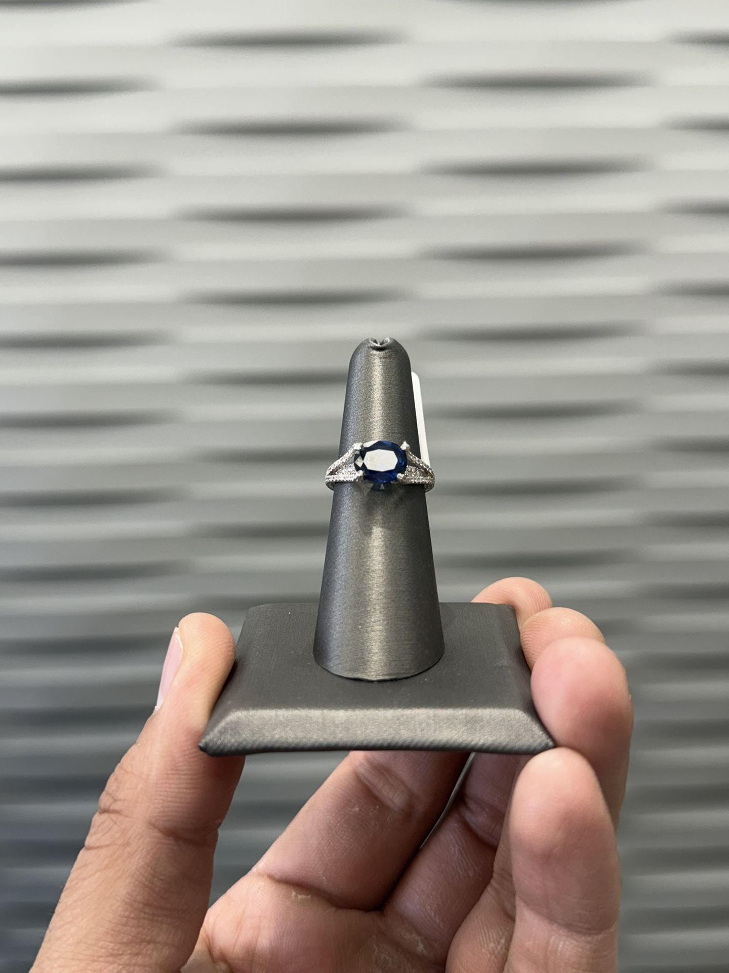 18k white gold 2. Ct sapphire let vs diamonds