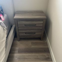 Bedside/nightstand Tables