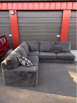 Sofa large Sectional - (Delivery available)