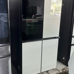 SAMSUNG Samsung - Bespoke 29 Cu. Ft. 4-Door Flex French Door Refrigerator with Beverage Center - In White.