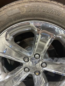 Dodge Chrome Wheel with 235/55R18 Tire
