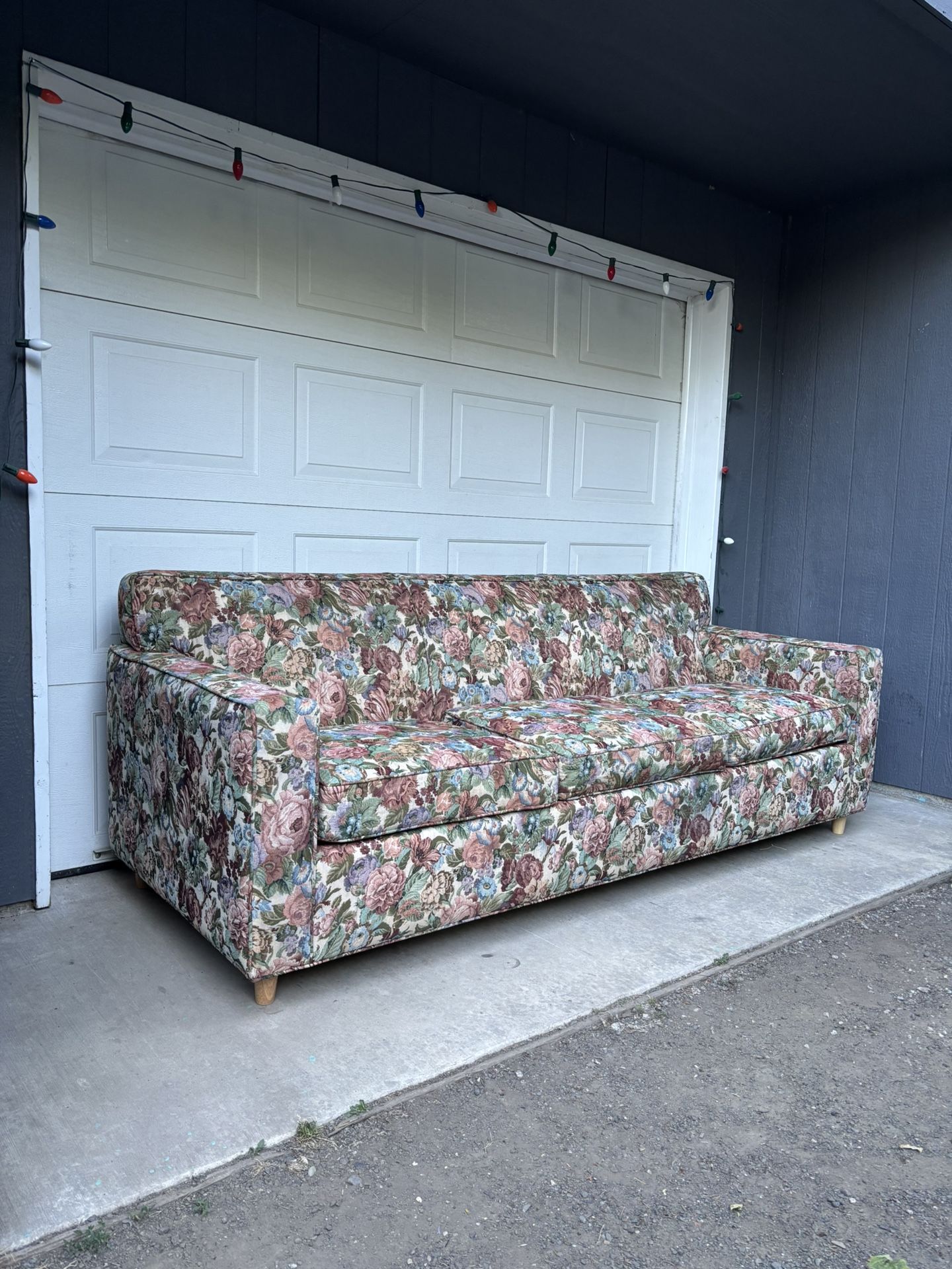 Vintage Cottage Core Floral Print Sofa •FREE DELIVERY•