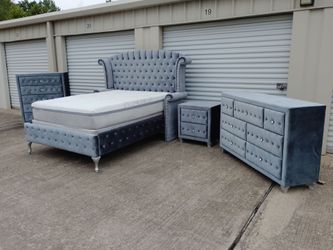 Queen 👑 size bed frame with