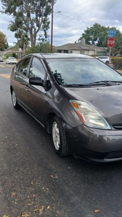 TOYOTA PRIUS LOW MILEAGE