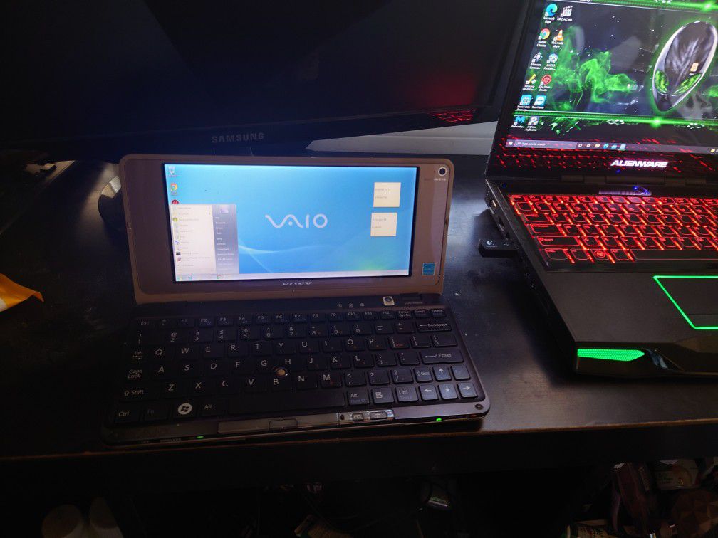 Sony Vaio vgn-p688e Super Mini Laptop SUPER RARE!!!