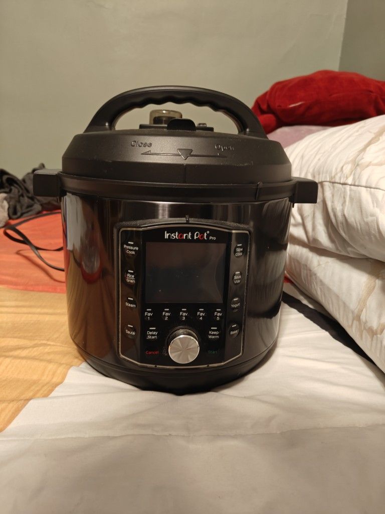 Insta pot PRO ππ Worth $179 NEW