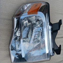 2008-2014 Ford Expedition Right Head Light