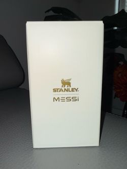 Stanley Messi Everyday Tumbler Gold