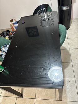 Table with 3 chairs