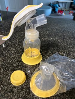 Medela Manual Breast Pump with Accessories