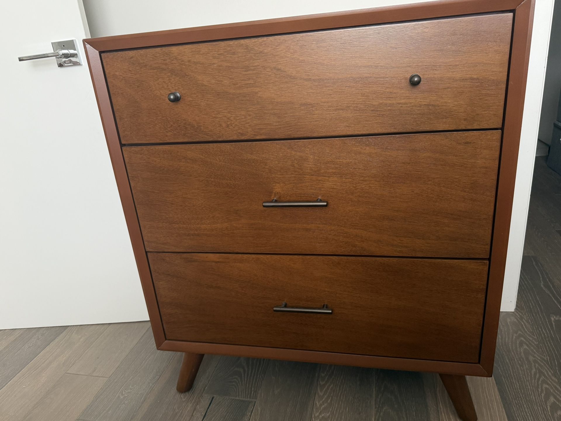 3 Drawer Dresser 32’ Solid Wood 