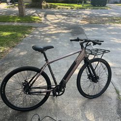 Hilltopper Discover E-Bike Up To 20MPH (ONLY 70mi on it, And 2 New spare tires)