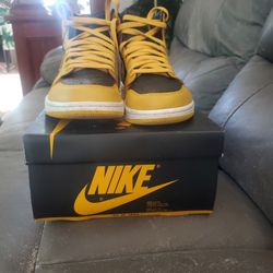 Air Jordan 1 Retro High Og Black And Yellow 