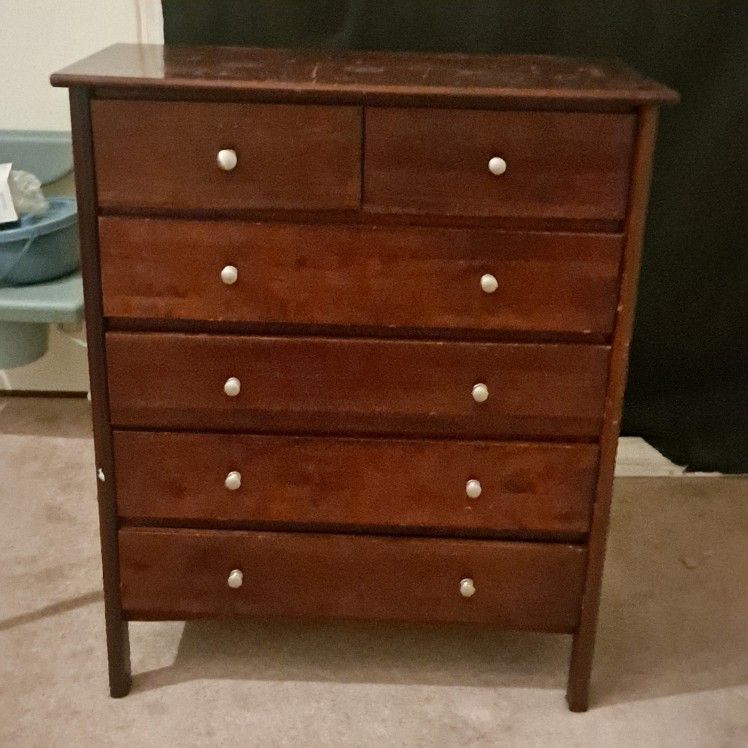 Beautifull Well Made Cherrywood Or Mahagoney Dresser