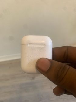 AirPod 2 earphone case price negotiable
