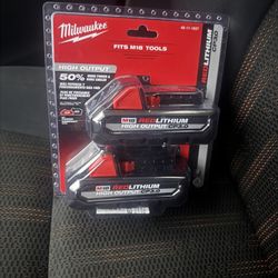 Milwaukee 2 Batteries High Output Compact Firm$$$