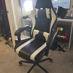 Gaming chair with vibration
