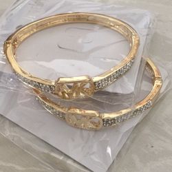 One Fashion gold bracelet luxury