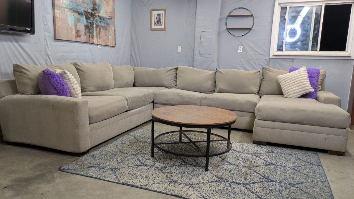 🛋️💥 Kroehler Sectional 💥 Free Delivery And Financing Available!
