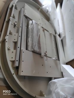 Table top only has a cracks no legs