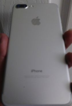 Iphone 7 plus(128gig)....NETWORK UNLOCKED!!!..NO TRADE