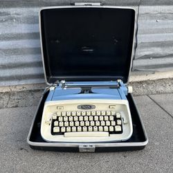 Royal Type Writer 