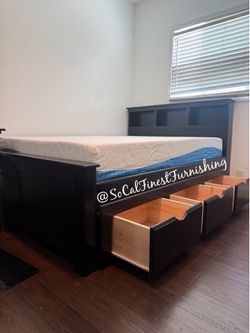 Full bed with mattress and drawers