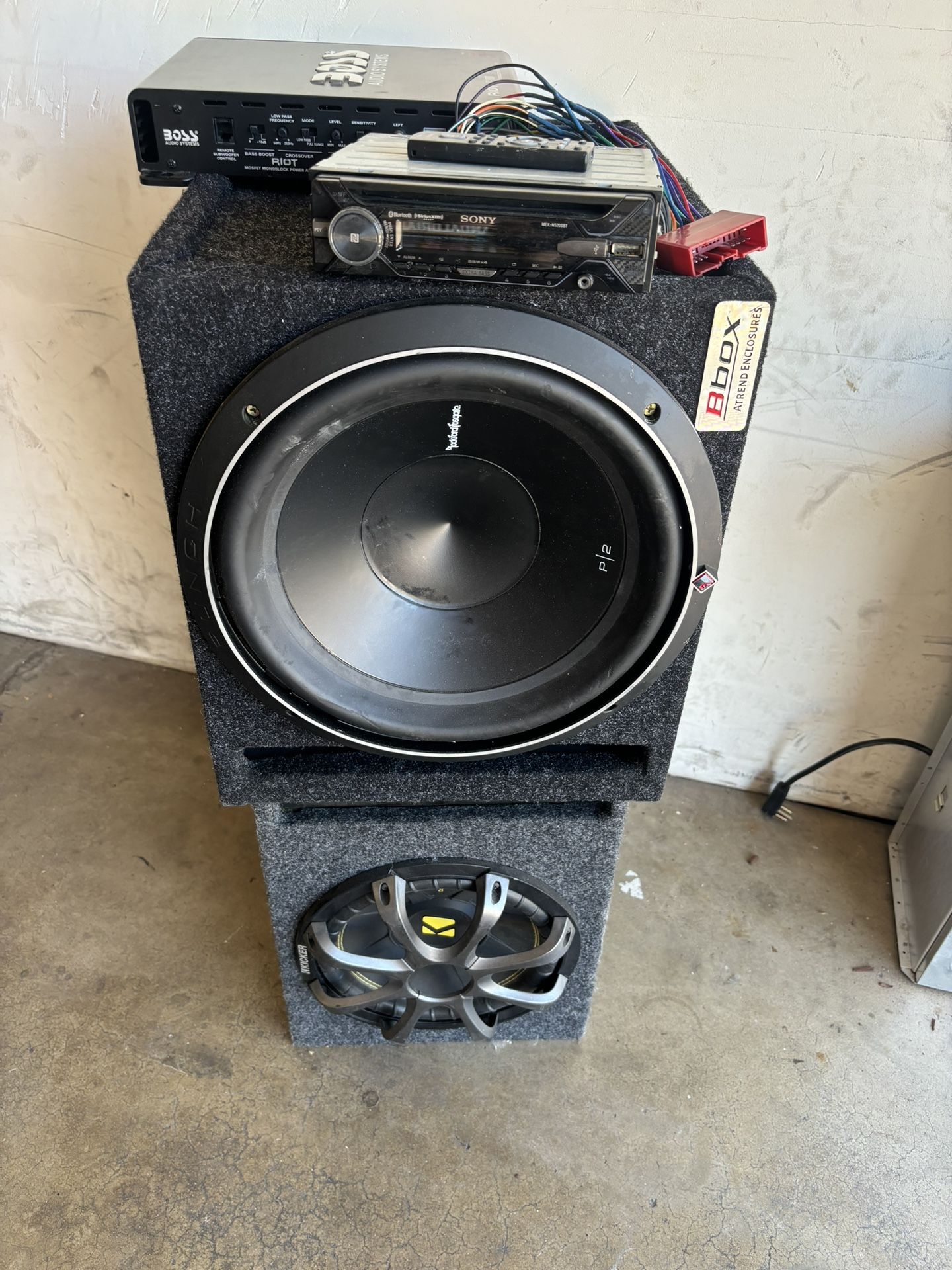2 Subwoofers And Amplifier With Stereo