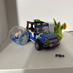 Dilophosaurus Ambush