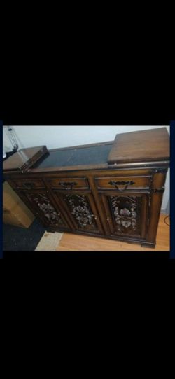 Liquor bar with granite top