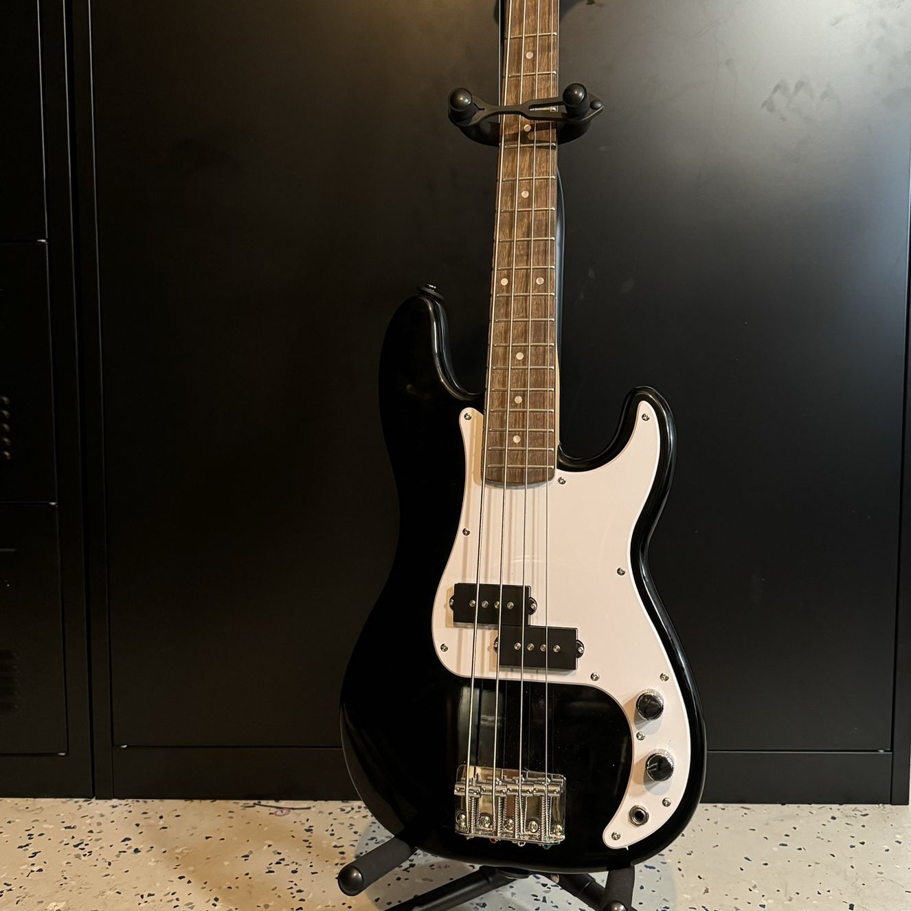 Squier short scale Precision Bass