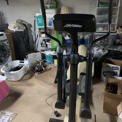 Life fitness Elliptical Exercise Machine