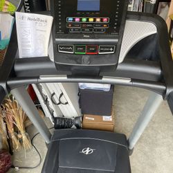Nordic Track 5.7 Treadmill (like New)