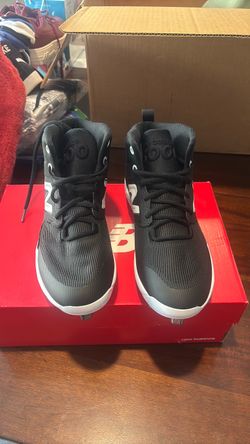 New Balance size 7 High-Top Baseball Cleats