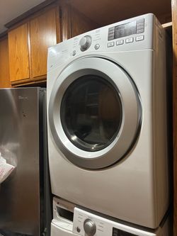LG Stackable Electric Dryer 240v DLE3170W