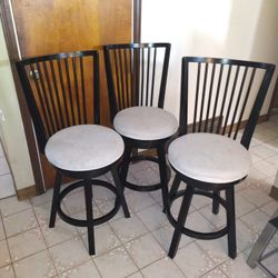 Lot Of 3 Chairs Seats Bar Stools In Very Good Condition 