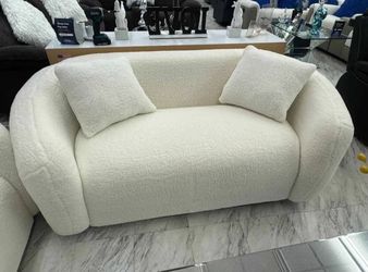 Vendo sofá y loveseat blanco nuevo a extrenar por usted