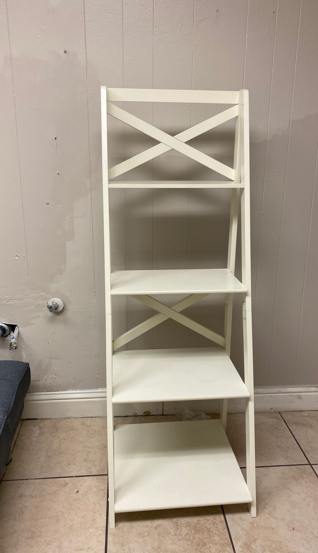 Ladder shelf