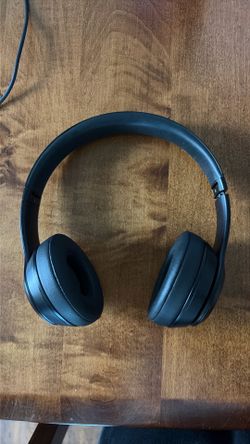 Black Solo 3 Beats headphones wireless