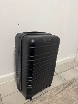 BÉIS Black Hard-Shell Carry-On Luggage